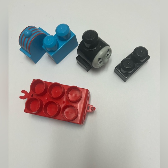 Thomas & Friends ๐ค๐๐ Buildable Train Set (5 Pieces)- Global Thomas Engine - Picture 16 of 17